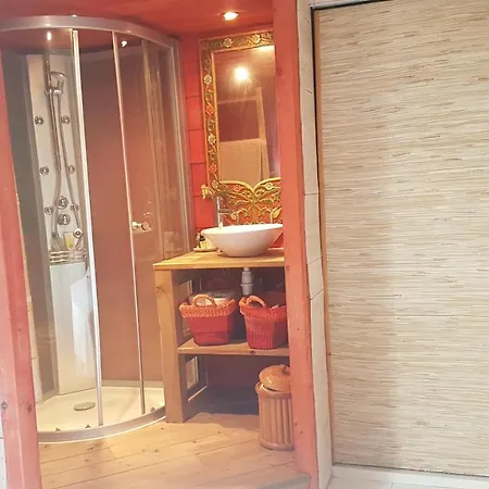 D'hotes Chalet Des Oliviers B&B Bezouce